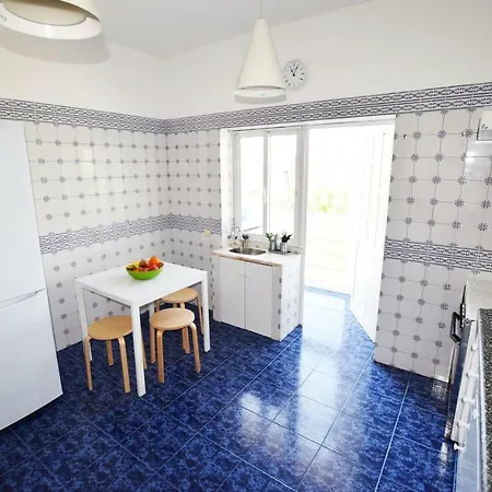 Дом отдыха Lagos Apartment: Family & Beach & Oldtown Порту-ди-Мош
